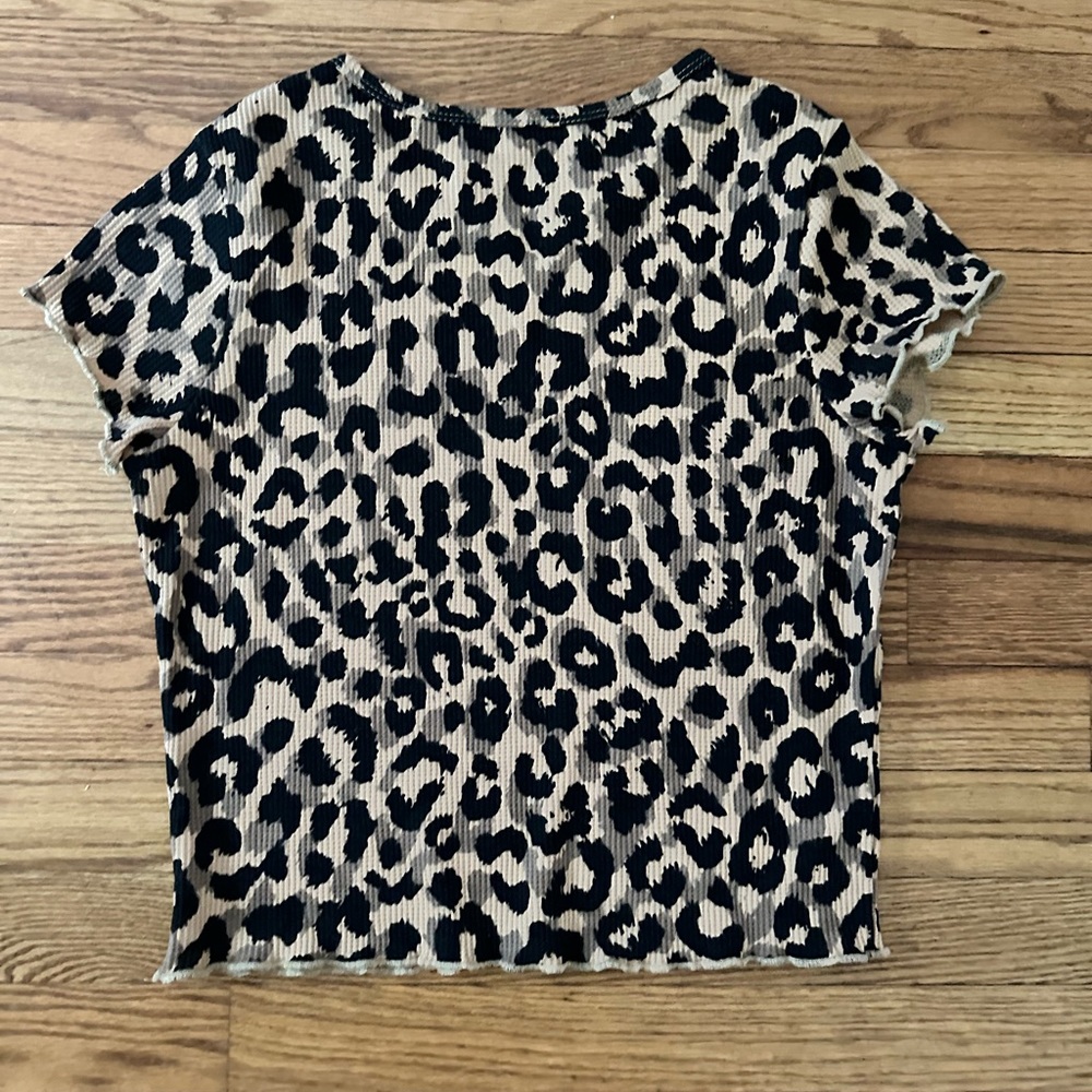 Leopard Crop Top - Picture 2 of 3